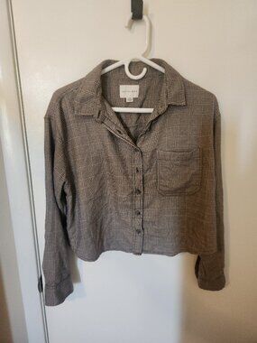 American Eagle cropped flannel top